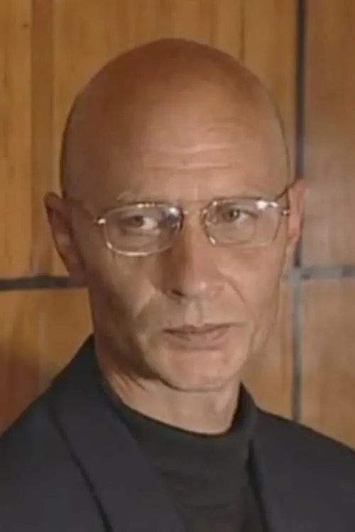 Nikolai Rudik interpretando a