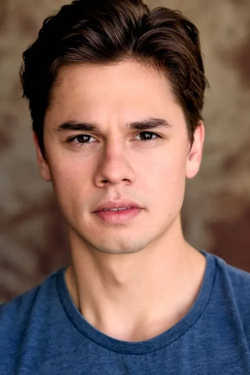 Nikolai Soroko interpretando a Charlie