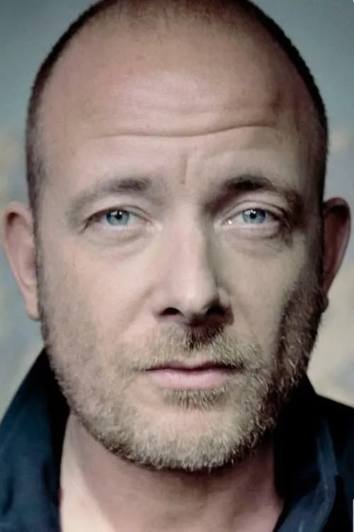 Nikolaj Steen interpretando a Mads