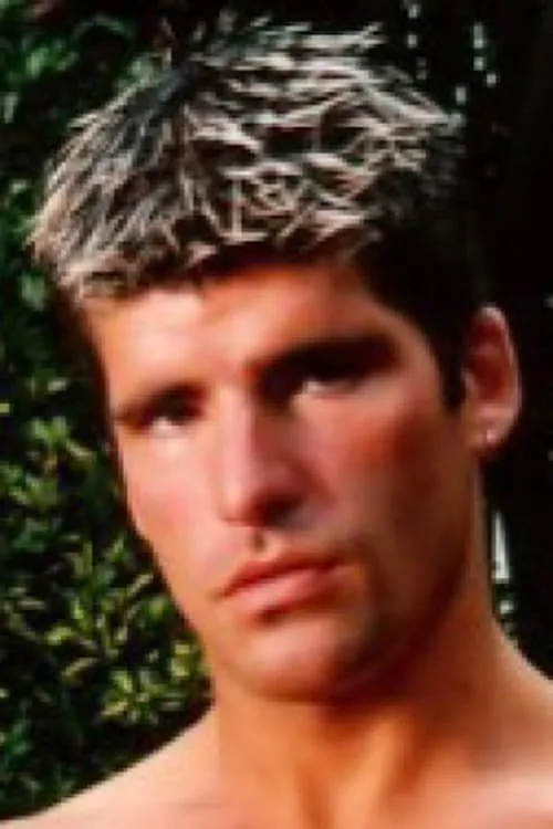 Nikos Chakiris interpretando a