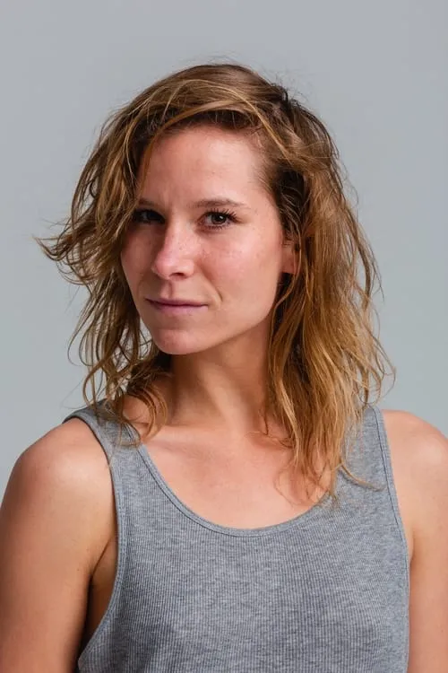 Nina Fokker interpretando a Ewisa