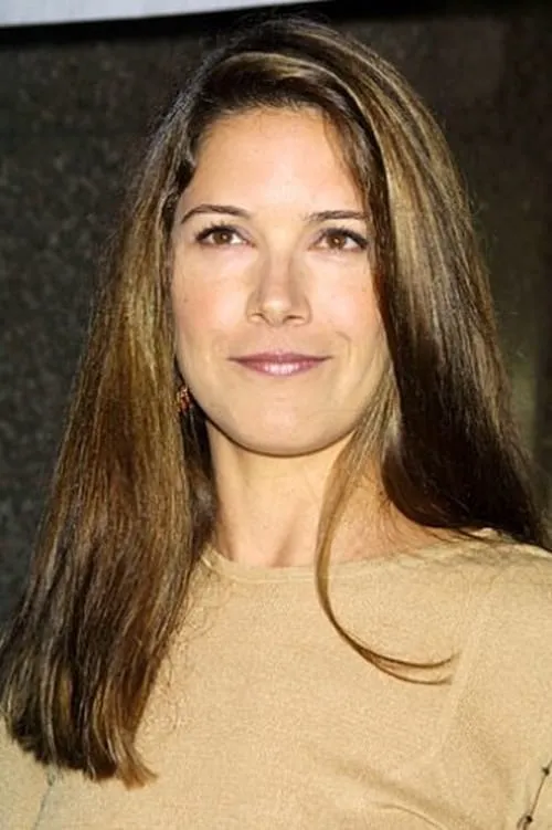 Nina Garbiras — personaje: Beth Greenway