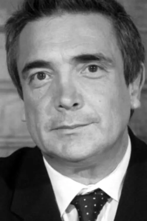 Nito Artaza interpretando a Policía