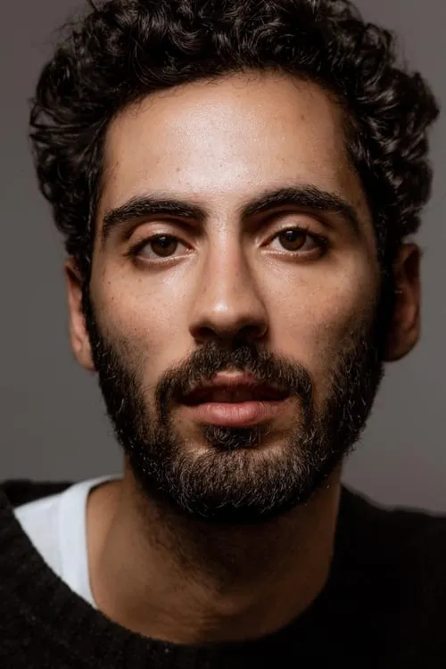 Noah Crandell interpretando a Terry