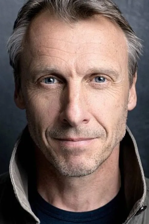 Daniel Cook ha trabajado con Noel White en 1 ocasiones