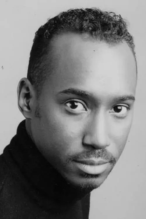 Nolan Frederick interpretando a Paul