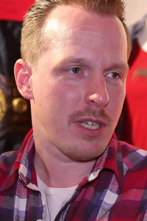 Norman Coester interpretando a 