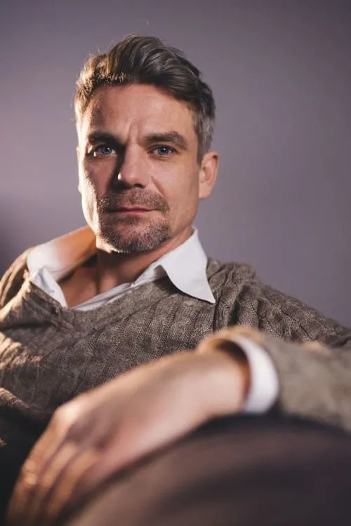 Norman Schenk interpretando a Markus Schlagerer