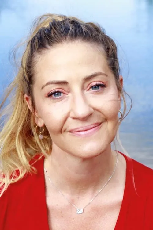 Hakki Emre ha trabajado con Nuran Evren Şit en 1 ocasiones