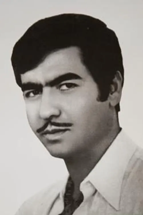 Nuri Sesigüzel interpretando a