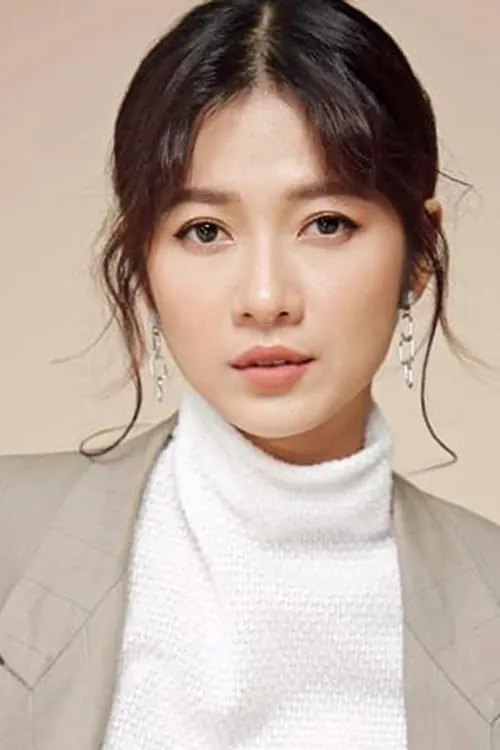 Quách Ng?c Tuyên ha trabajado con Oanh Kiều en 2 ocasiones