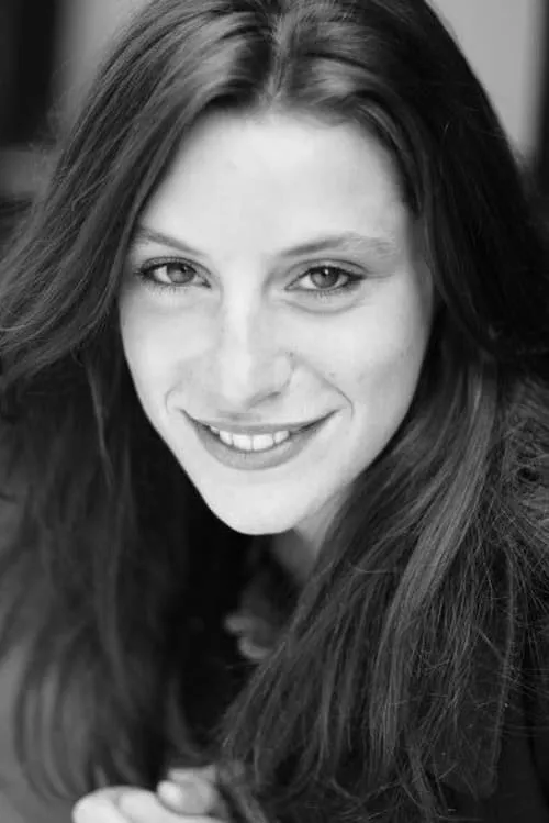 Océane Court-Mallaroni interpretando a