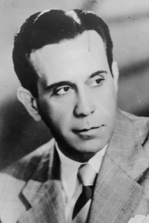 Odilon Azevedo interpretando a Clerk