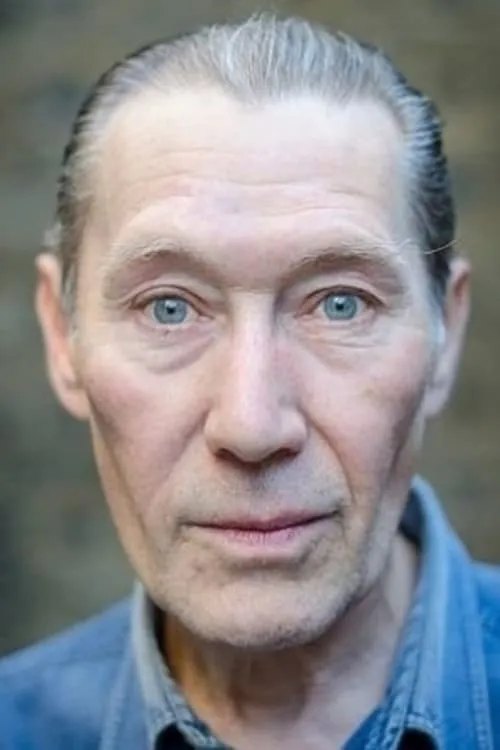 Oengus MacNamara interpretando a Irish Man