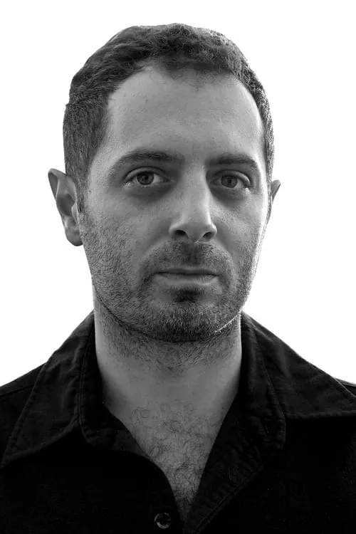 Okan Urun interpretando a 