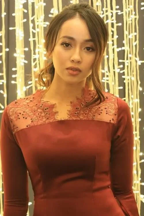 Elvina Chua ha trabajado con Oktovia Manrose en 1 ocasiones