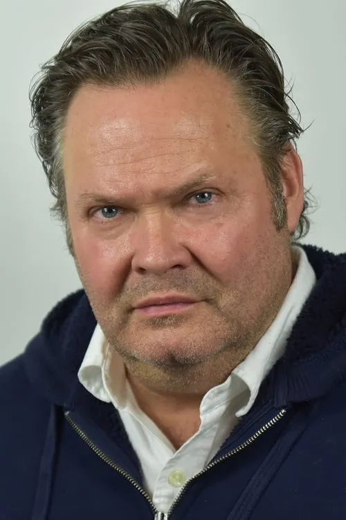 Tyler Dean Flores ha trabajado con Olan Montgomery en 2 ocasiones