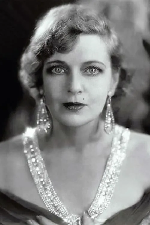 Olga Baclanova interpretando a Yvonne