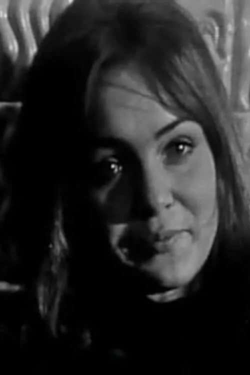 Olga Novak interpretando a 