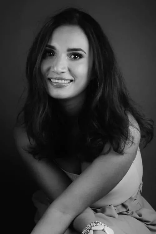 Olinka Velázquez interpretando a Lupita