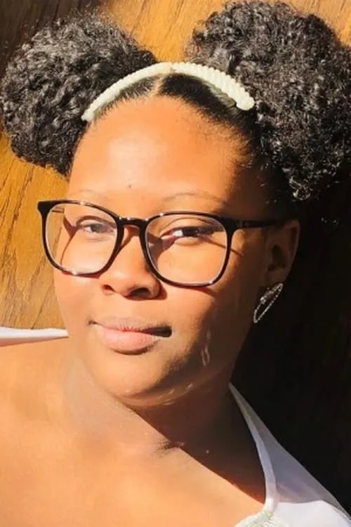 Olivia Grace Manning — personaje: Dazzle