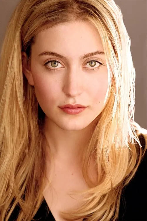 Olivia Macklin interpretando a Paula