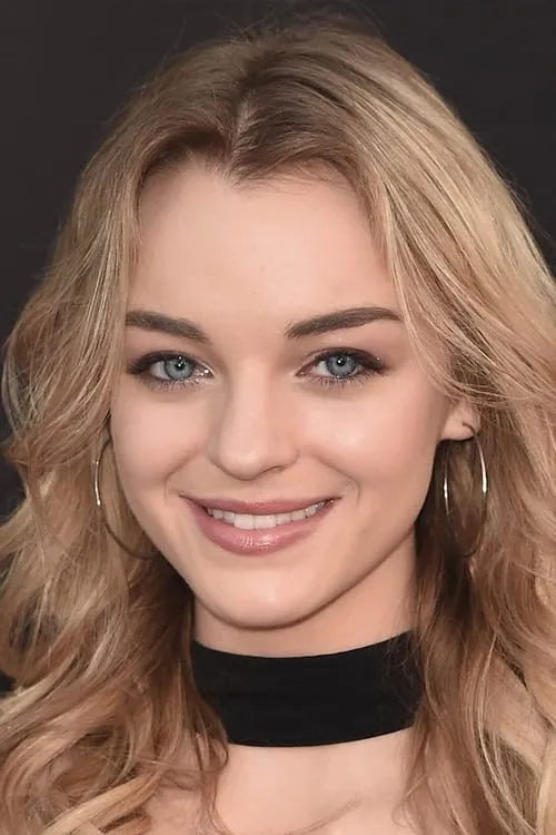 Olivia Rose Keegan — personaje: Duela Dent