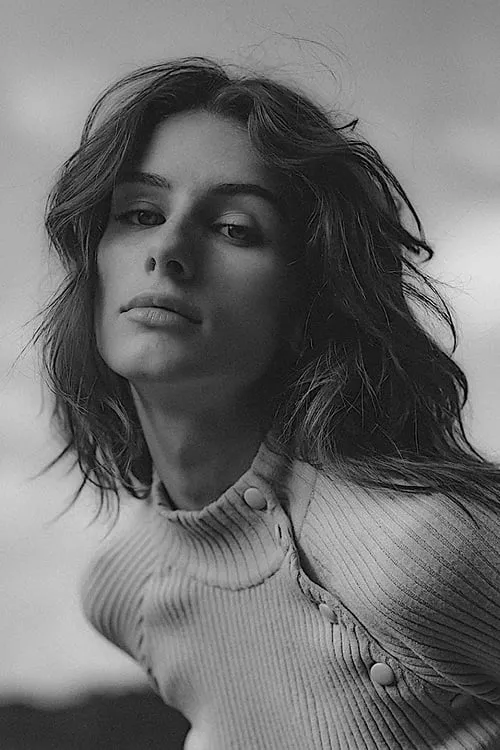 Olivia Rouyre — personaje: Phoebe