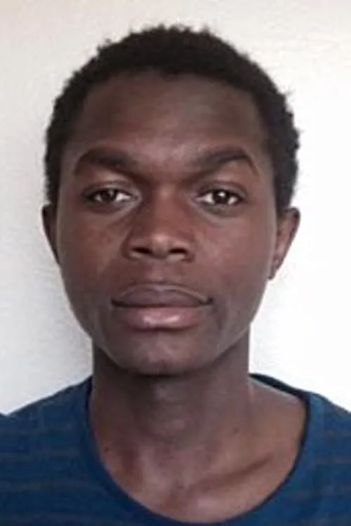 Olivier Mukuta interpretando a Abedi