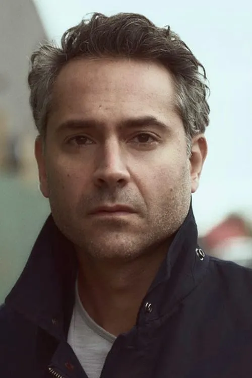 Omar Metwally — personaje: Matt Edwards