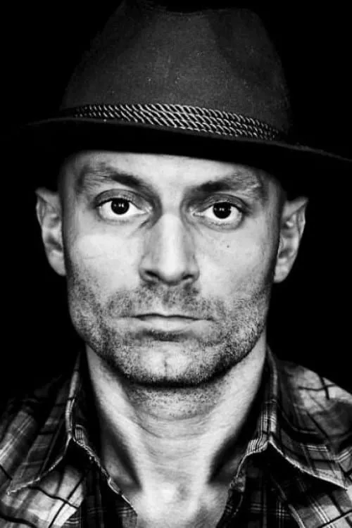 Nehmedo Ibrahim ha trabajado con Omar Shargawi en 1 ocasiones