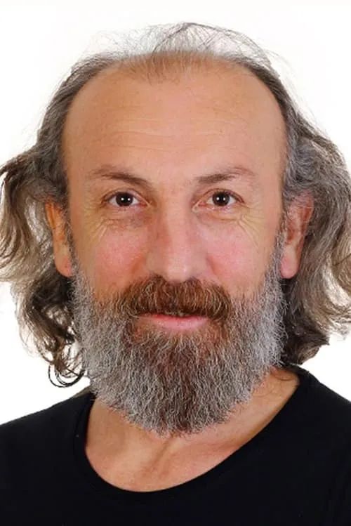 Aysegül Çinar ha trabajado con Ömer Naci Boz en 1 ocasiones