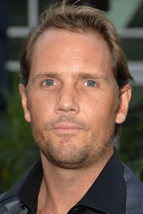 Omri Katz interpretando a Max Dennison