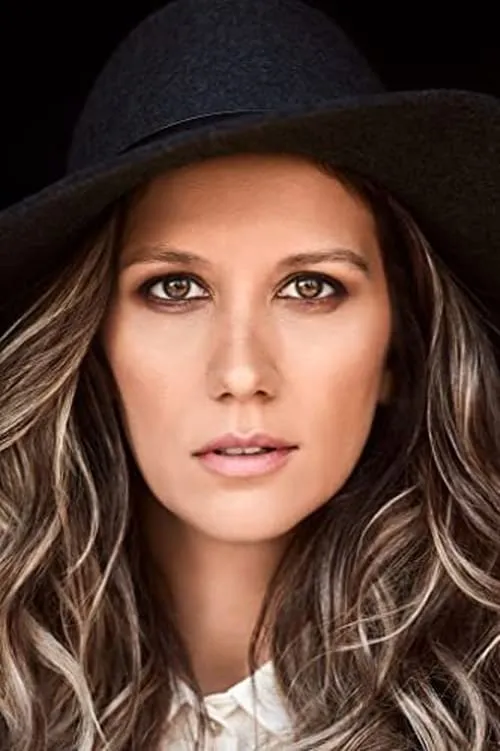 Ted Rooney ha trabajado con Orianna Milne en 2 ocasiones