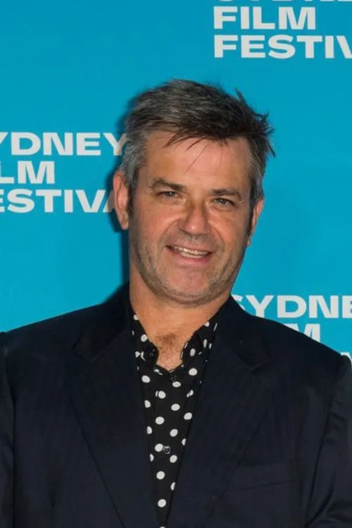 Orlando Stewart interpretando a The Manager