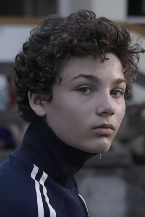 Örs Zsanda Szili interpretando a Galambos