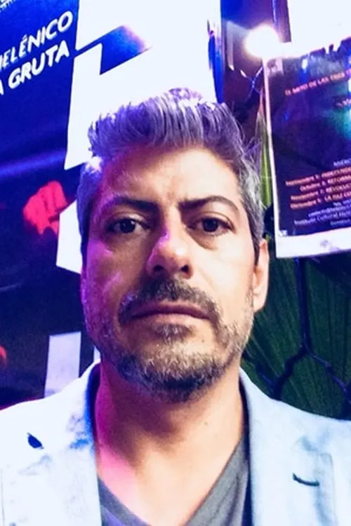 Óscar Toledano interpretando a Presunto Asesino