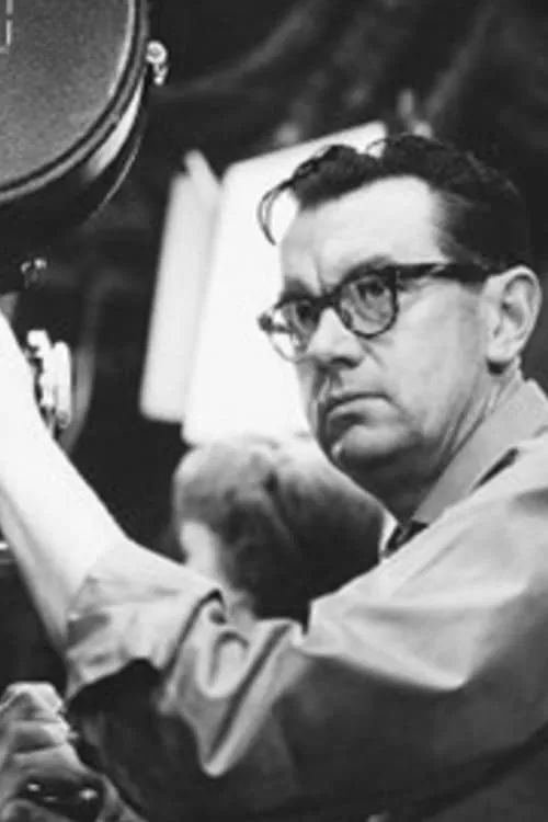 Oswald Morris interpretando a Himself