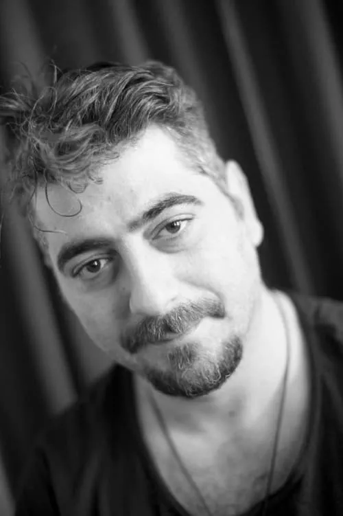 Ovidiu Niculescu interpretando a Bobby Joe Hatfield