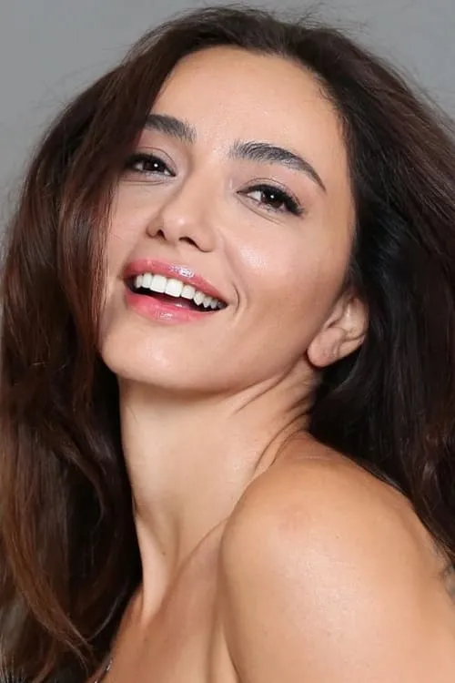 Öykü Gürman — personaje: Sitare