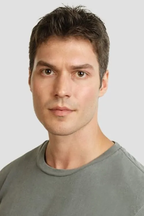 Özgü Delikanlı — personaje: Mert