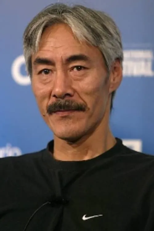 Pakak Innuksuk interpretando a Aua