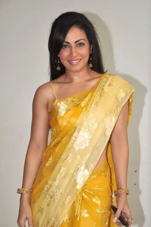 Dinesh Lal Yadav Nirahua ha trabajado con Pakhi Hegde en 2 ocasiones