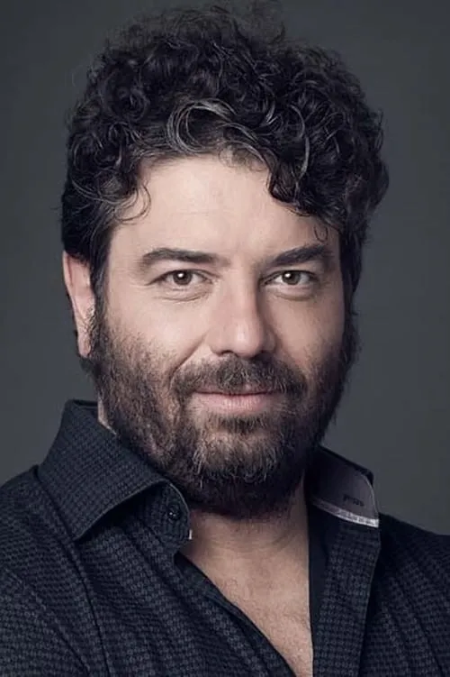 Mariano Llorente ha trabajado con Pako Revueltas en 1 ocasiones