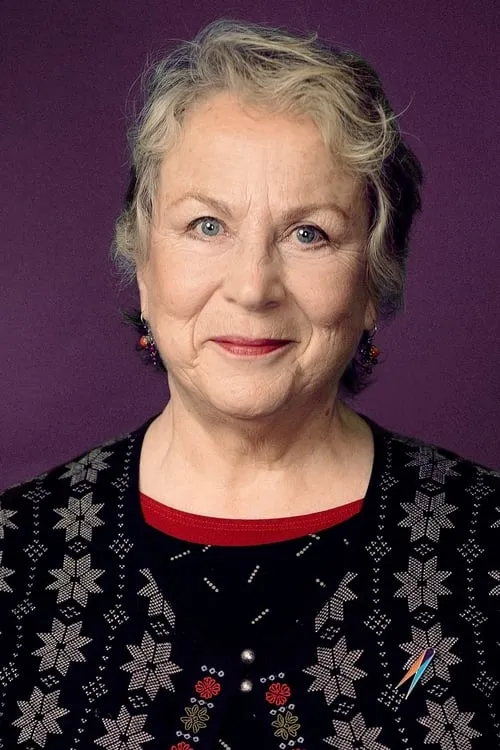 Pam Ferris interpretando a Miss Trimble