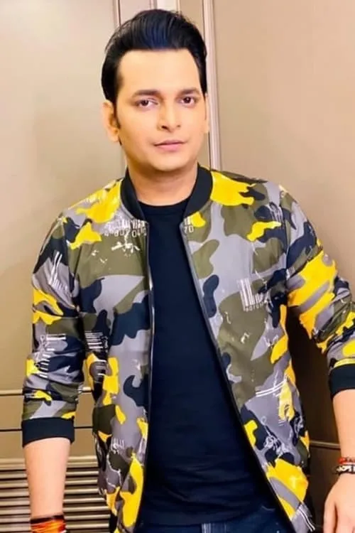 Mahesh Pillai ha trabajado con Paritosh Tripathi en 1 ocasiones