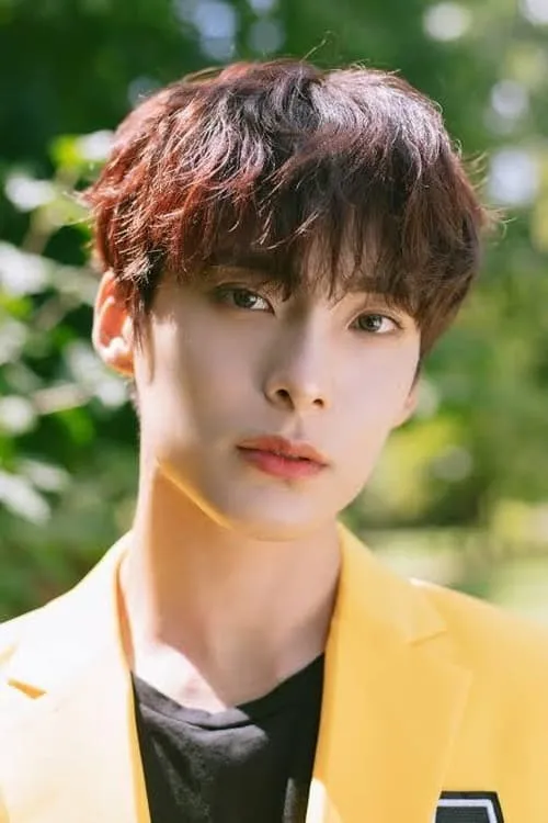 Park Jun-hee — personaje: Jung Eun Ho