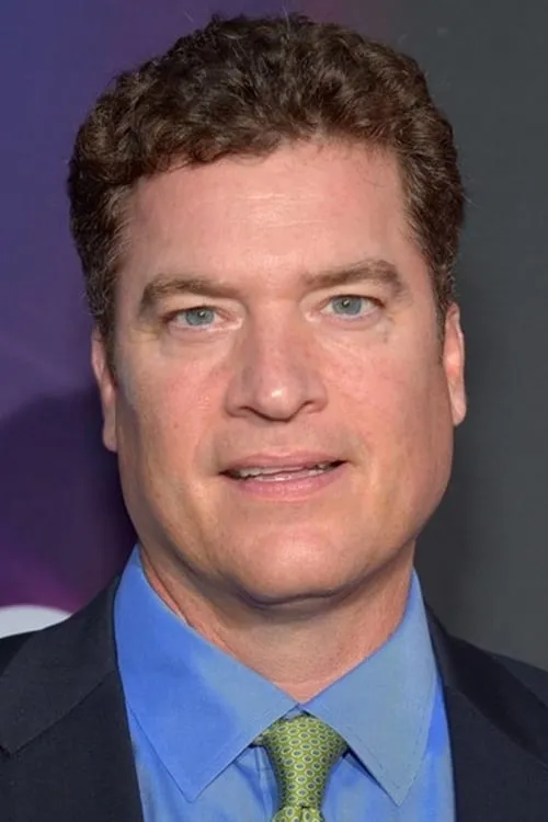 Pat Finn interpretando a Dr. Wells