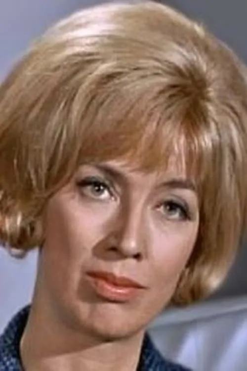 Patricia Haines interpretando a Sheila Boyd