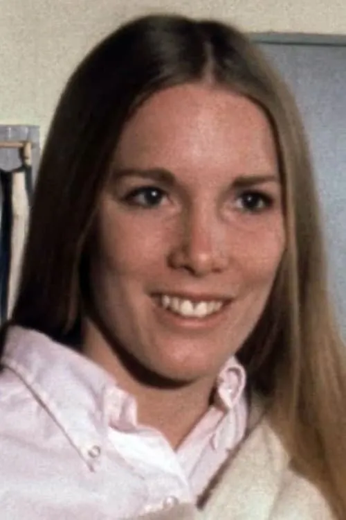 Patricia Joyce interpretando a Alice Craig